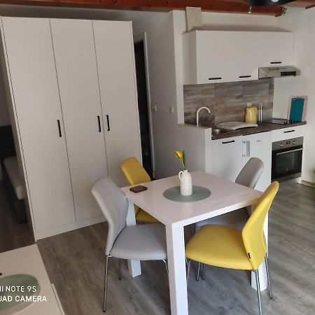 Fina M Studio Apartman カリ エクステリア 写真