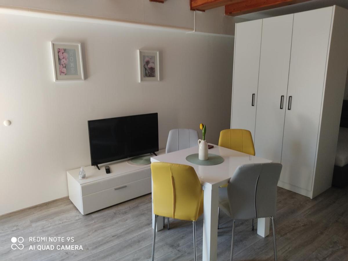 Fina M Studio Apartman カリ エクステリア 写真