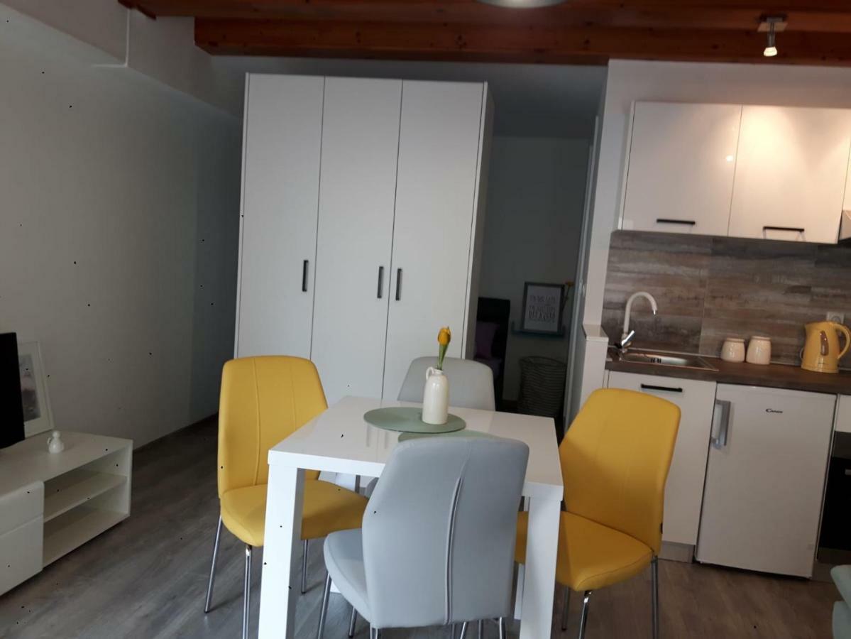 Fina M Studio Apartman カリ エクステリア 写真